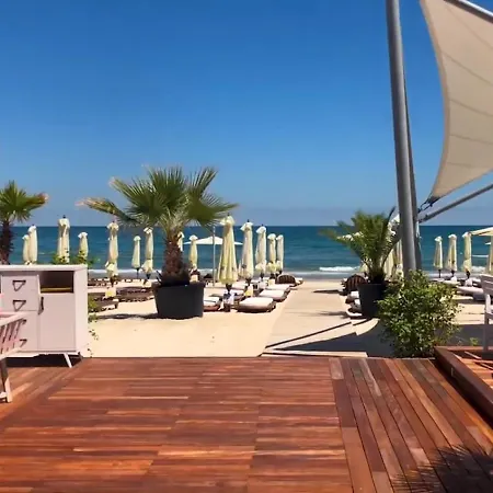 White Tower Va * Mamaia