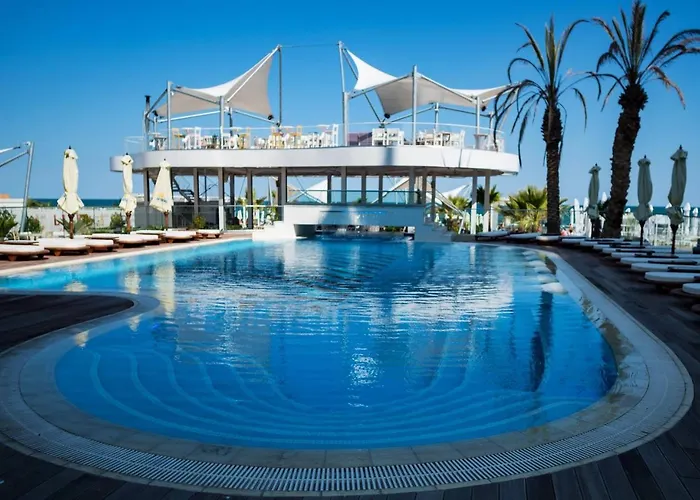 White Tower Va ママイア