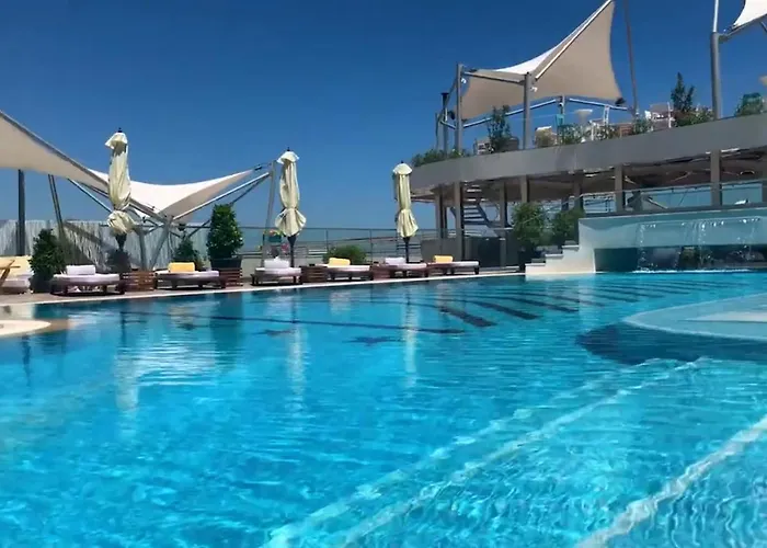 White Tower Va * Mamaia