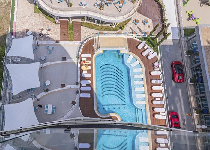 White Tower Va ママイア